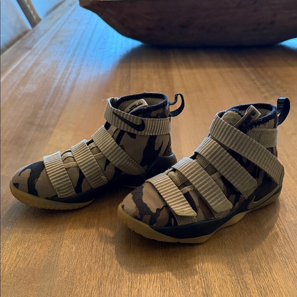 Nike Kids Tan and Black Sneakers - Picture 2 of 3